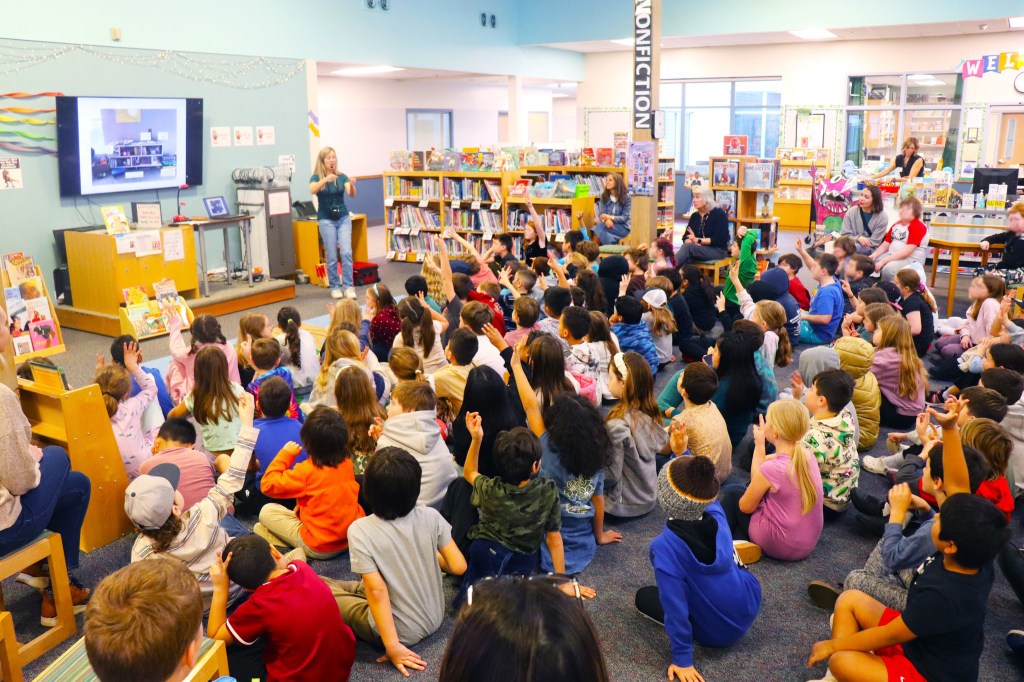 Student's raising hands in Kimberly's presentation.
